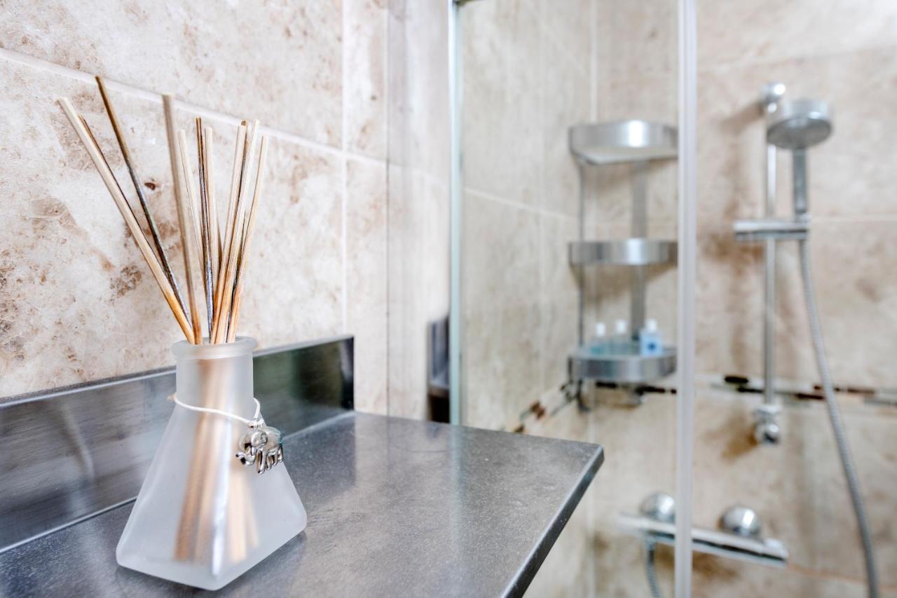 Soho Central Apartments London Bagian luar foto