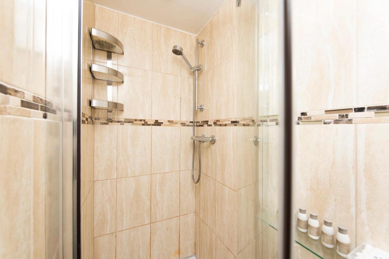 Soho Central Apartments London Bagian luar foto